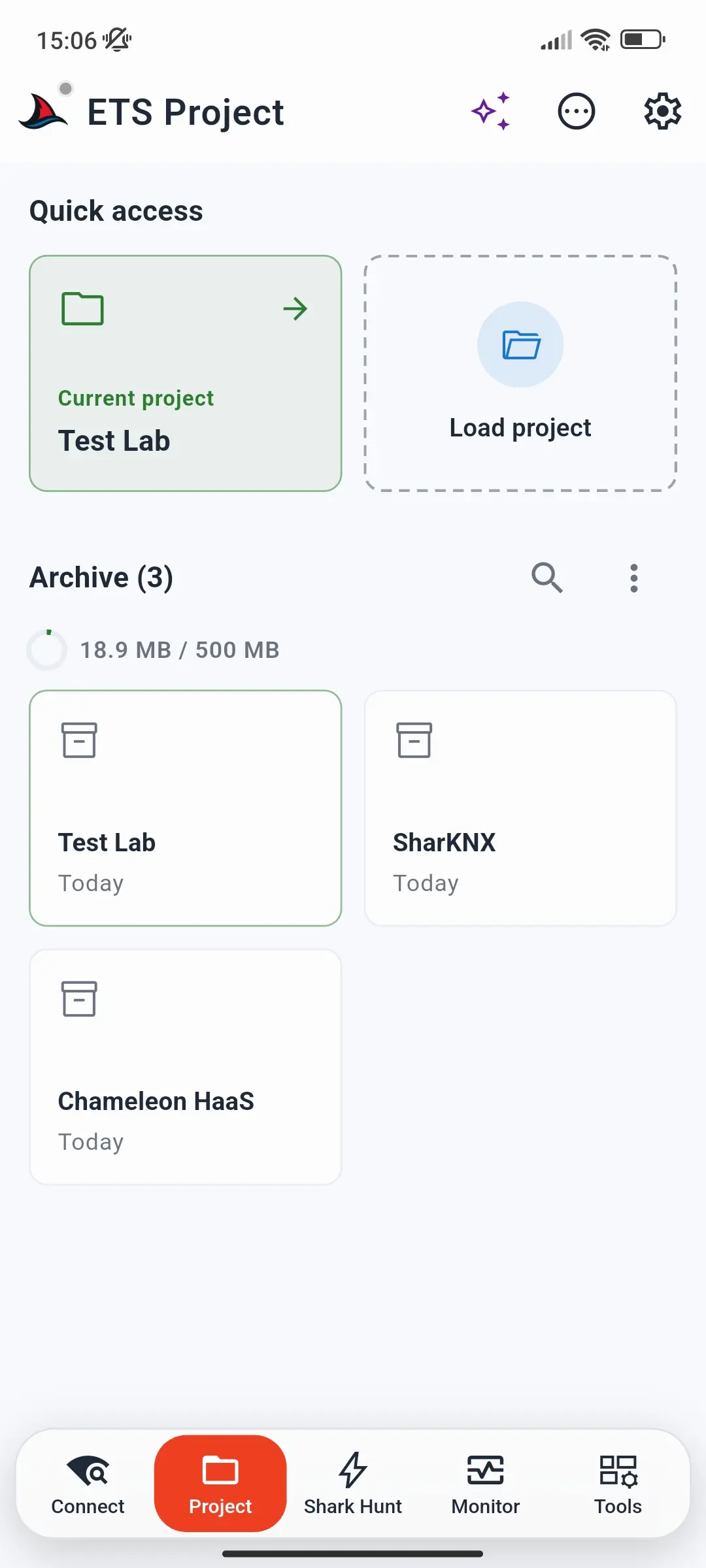 Projekt-Dashboard mit dem aktuellen Projekt unter Schnellzugriff, der Kachel Projekt laden und drei Projekten im Archiv
